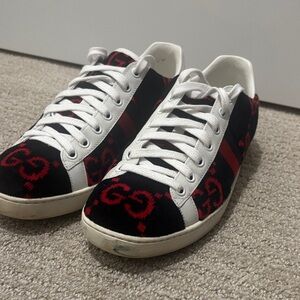 Gucci Men's Black and Red Logo Sneakers
